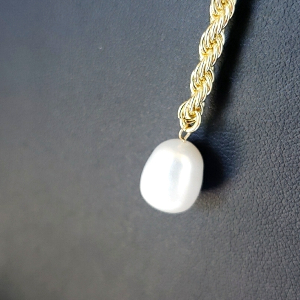 NWT Bryn Leeada Pearl Lariat Necklace Gold Tone - Picture 3 of 7
